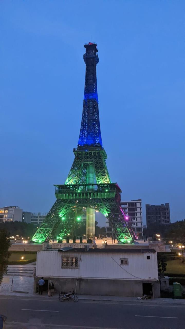 Eiffel Luxury Apartments Лахор Экстерьер фото