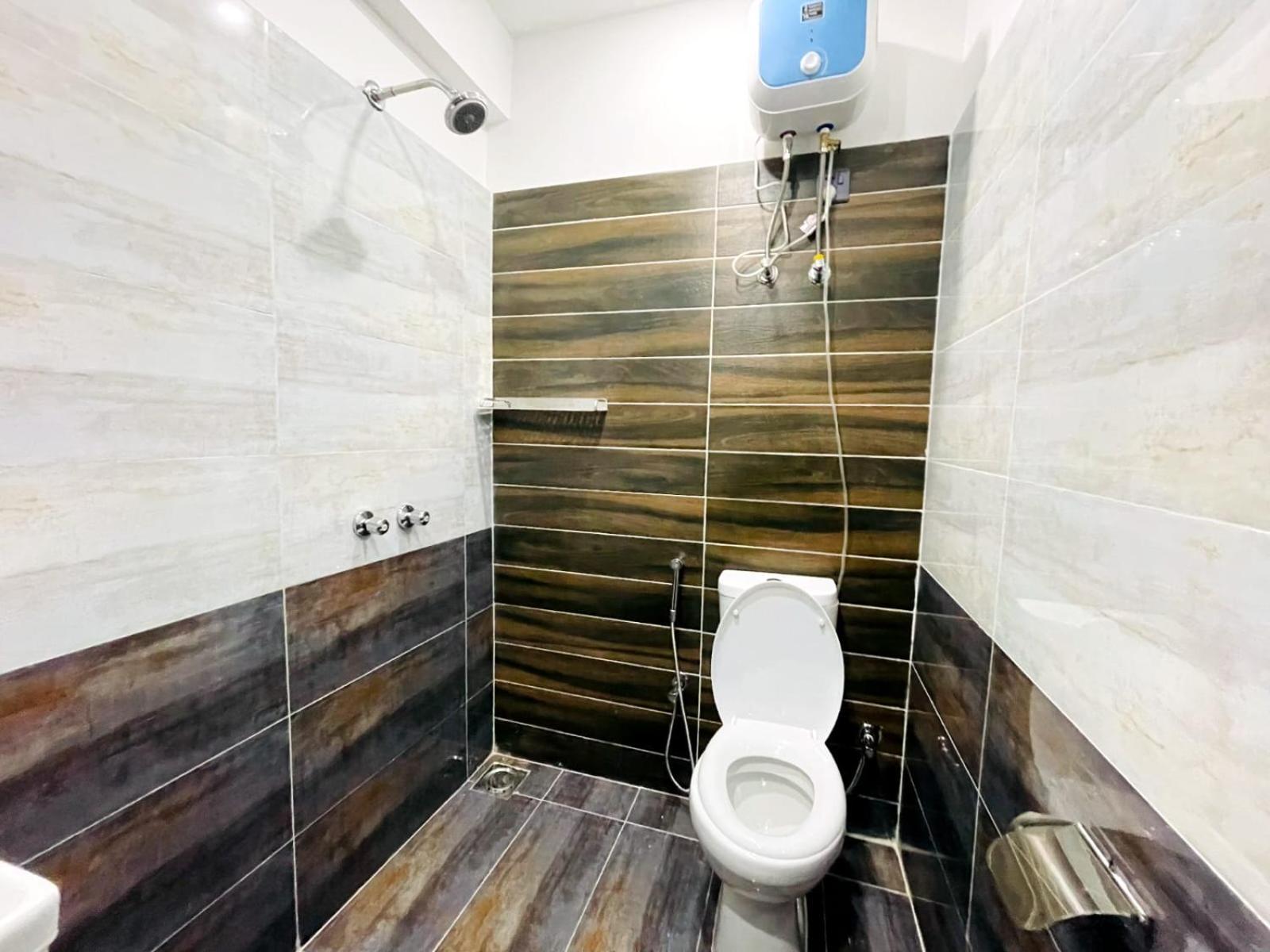 Eiffel Luxury Apartments Лахор Экстерьер фото