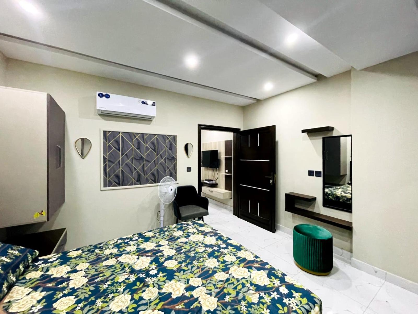 Eiffel Luxury Apartments Лахор Экстерьер фото