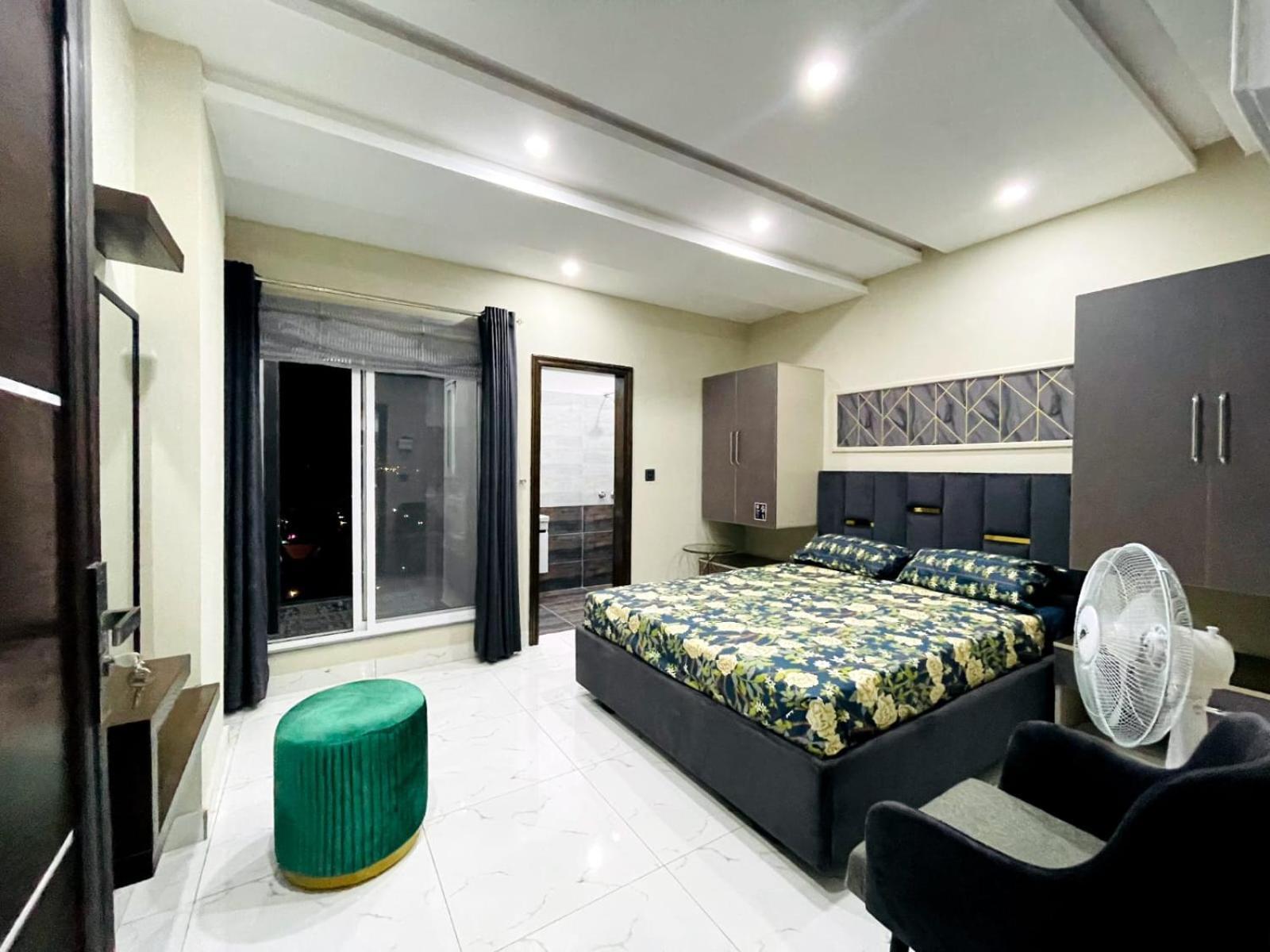 Eiffel Luxury Apartments Лахор Экстерьер фото